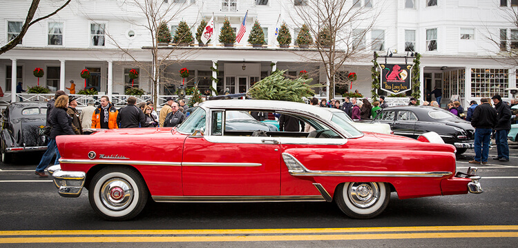 750×360-RLI-LocalIQ-blogpost Stockbridge Main Street at Christmas. Credit: Courtesy of 1Berkshire, Photo by Joel Laino