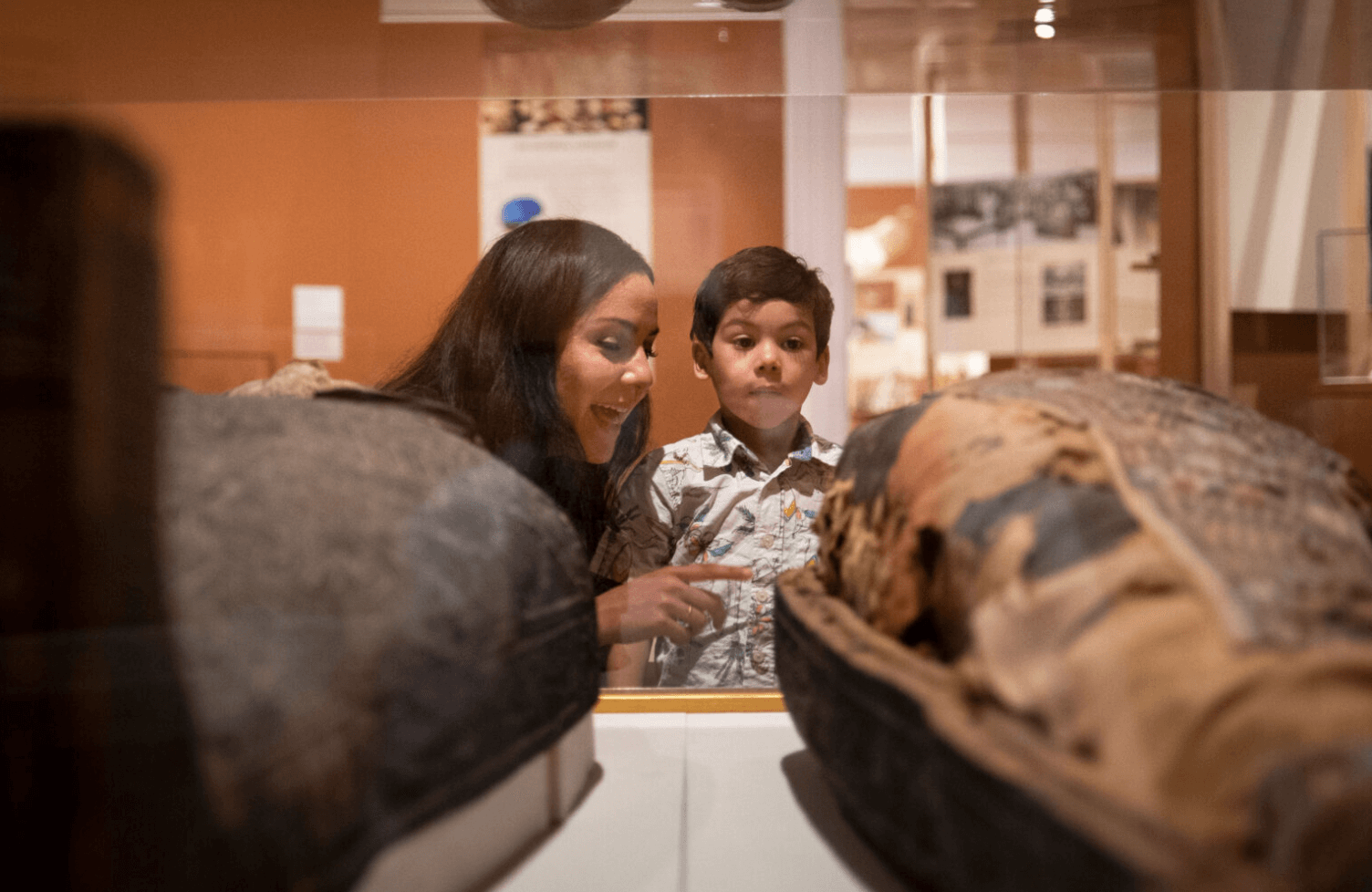 Curator teaches young boy about the mummy