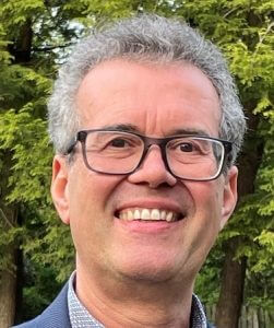 Philippe Jeanjean leads a French wine tasting event