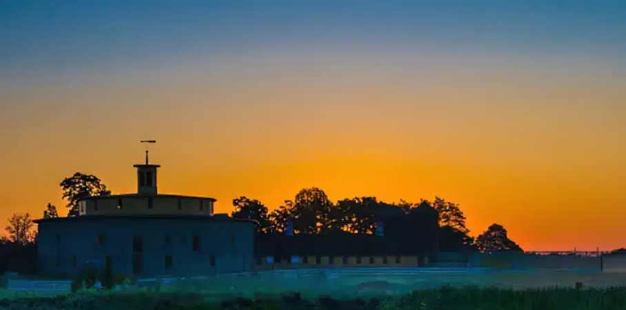 Enjoy food and music at the golden hour at HSV