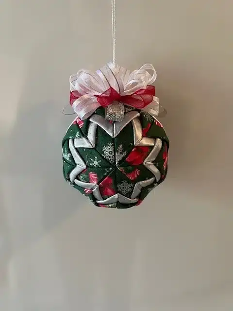 Make no-sew quilted ornaments at HSV