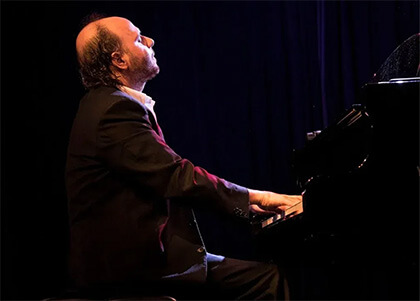 Adams Theater presents Gustavo Casenave