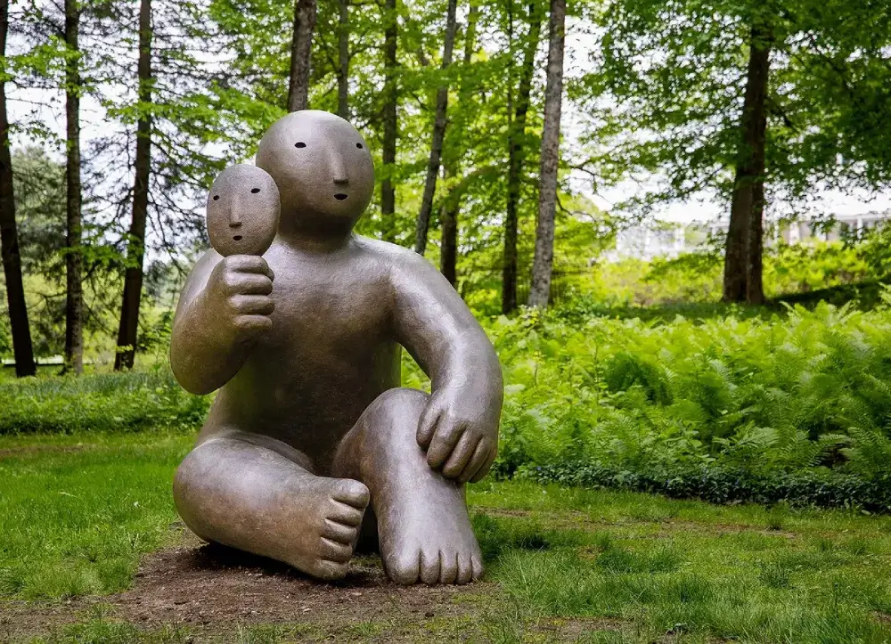 Tour the art and sculpture at the Mount